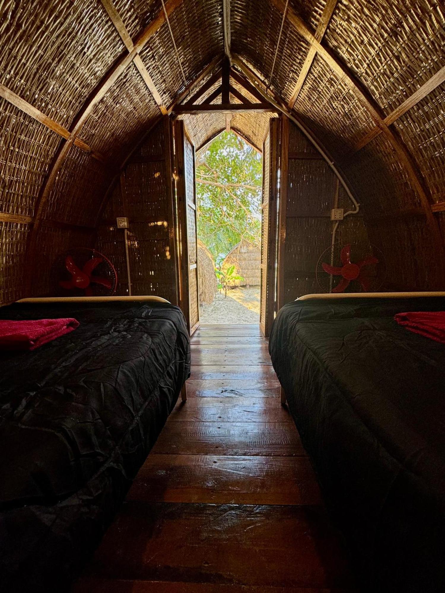 Rafikis Retreat Hostel Derm Tkov Village Bagian luar foto