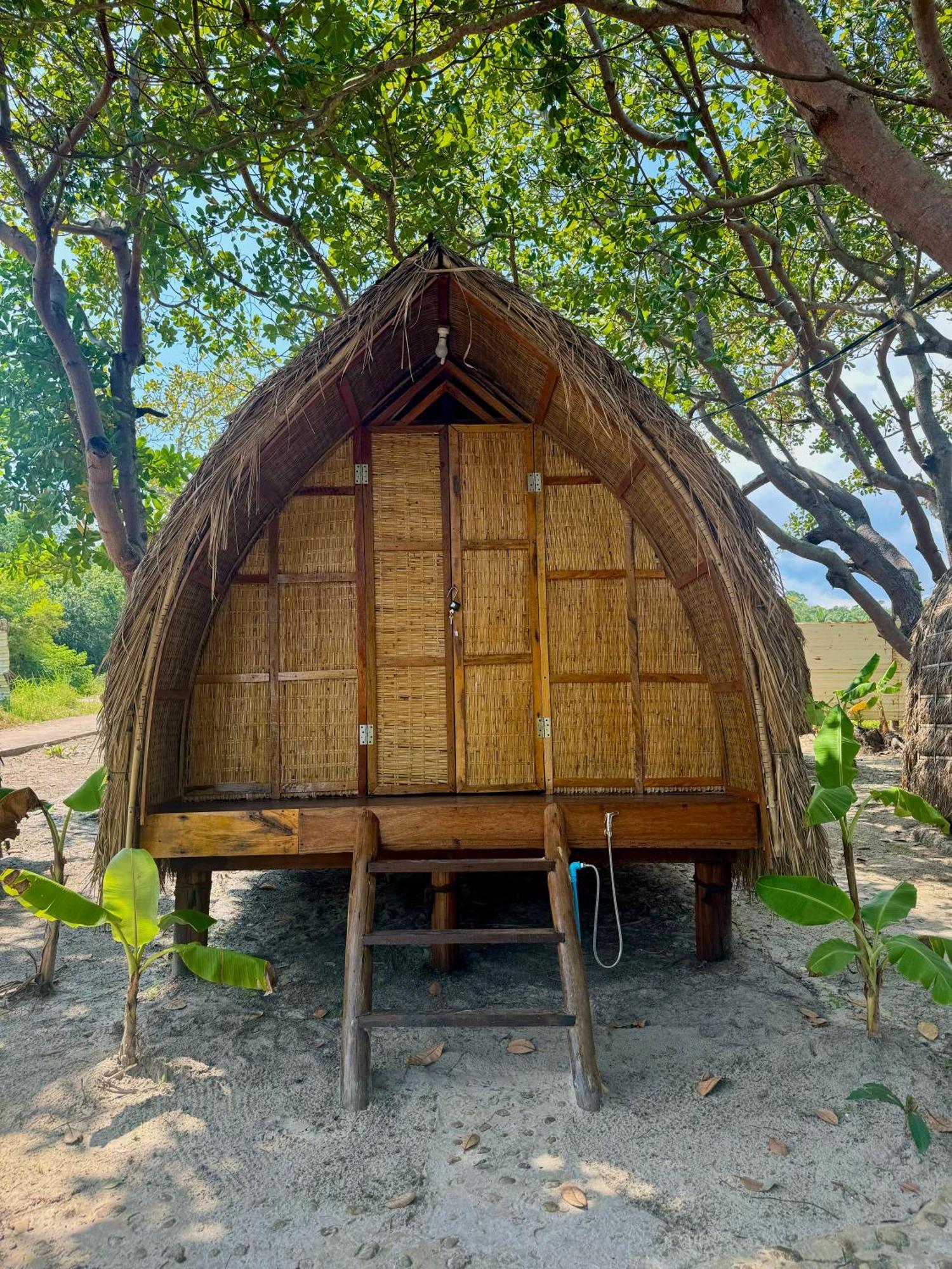 Rafikis Retreat Hostel Derm Tkov Village Bagian luar foto