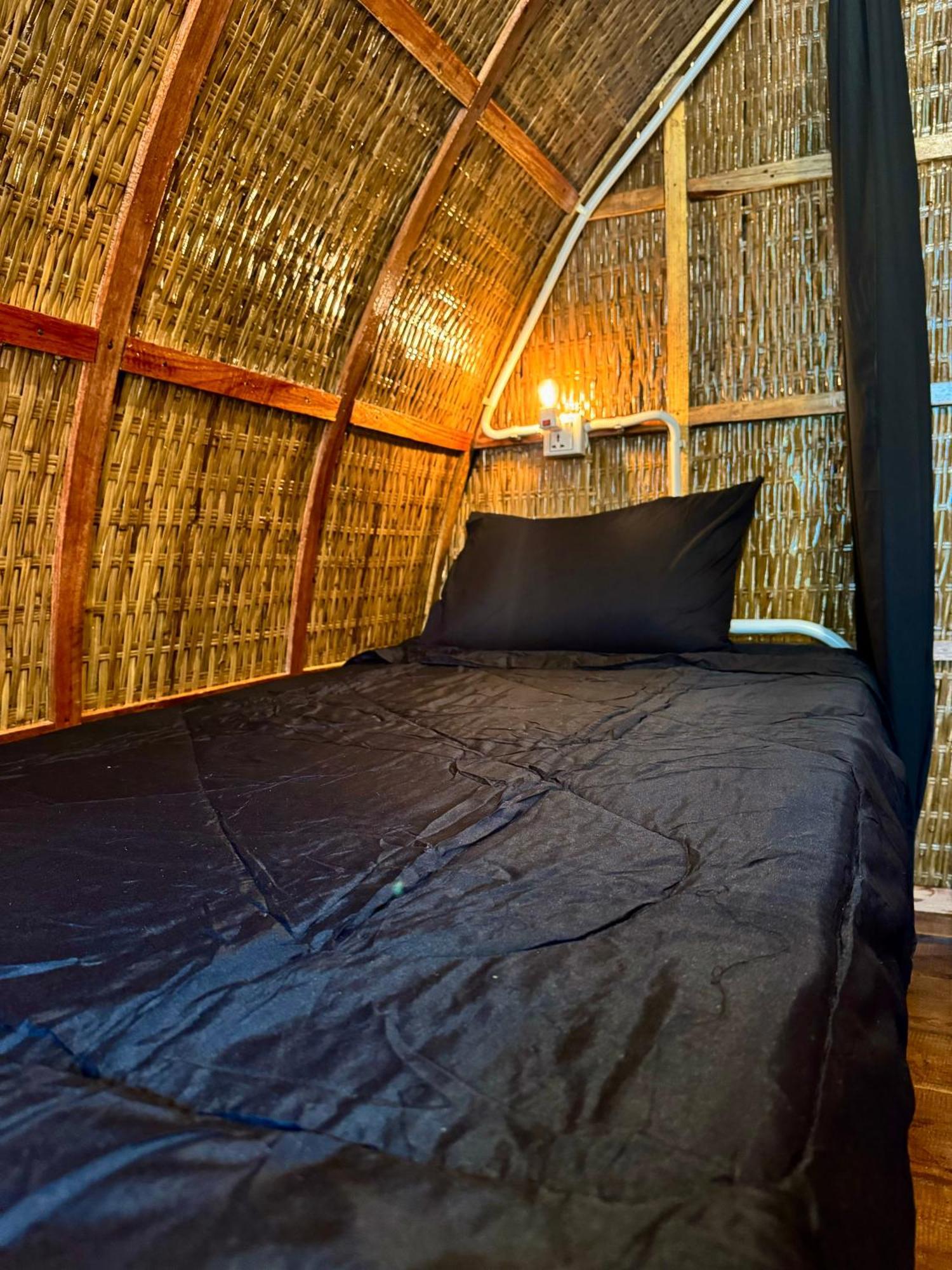 Rafikis Retreat Hostel Derm Tkov Village Bagian luar foto