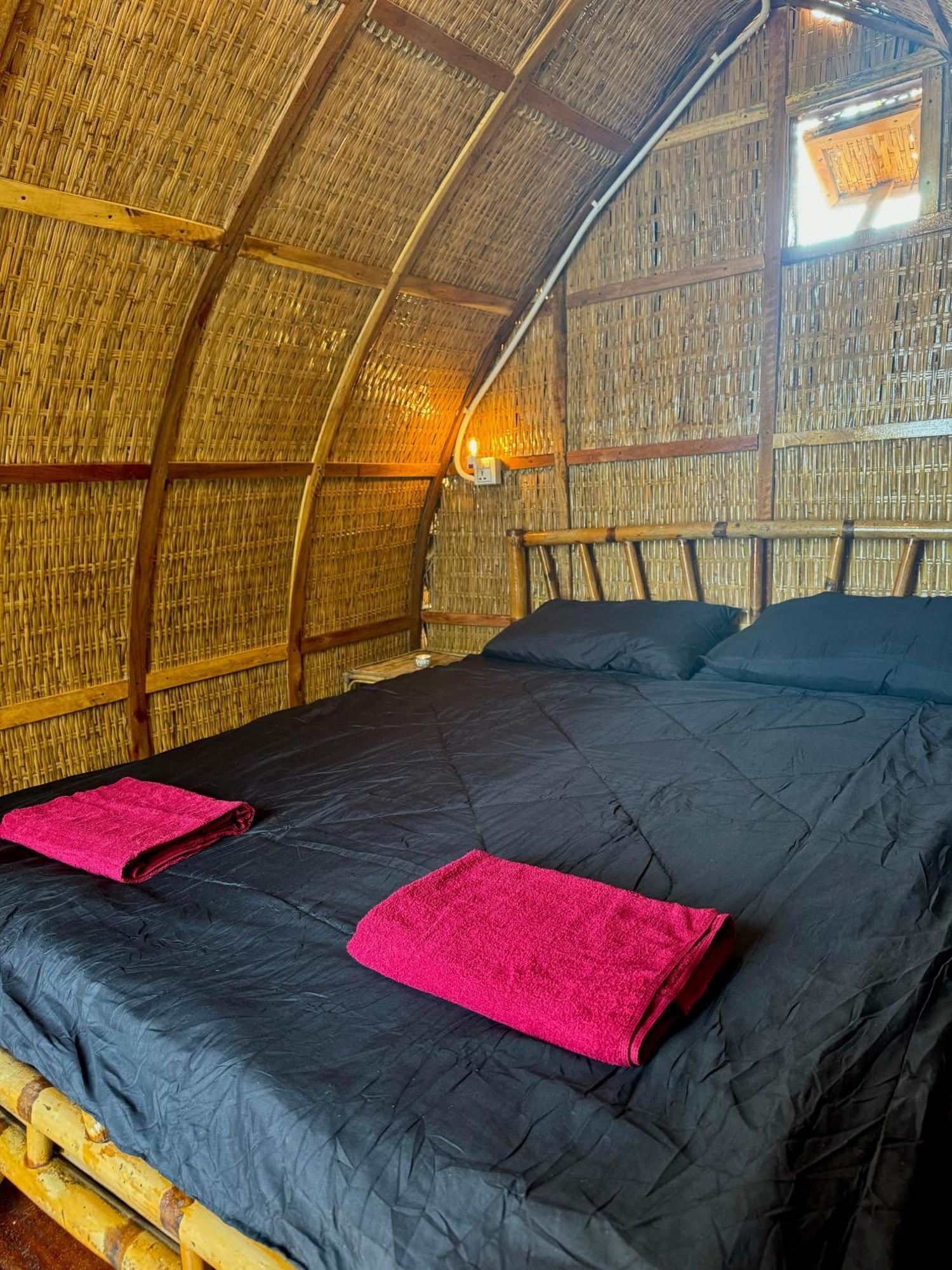 Rafikis Retreat Hostel Derm Tkov Village Bagian luar foto