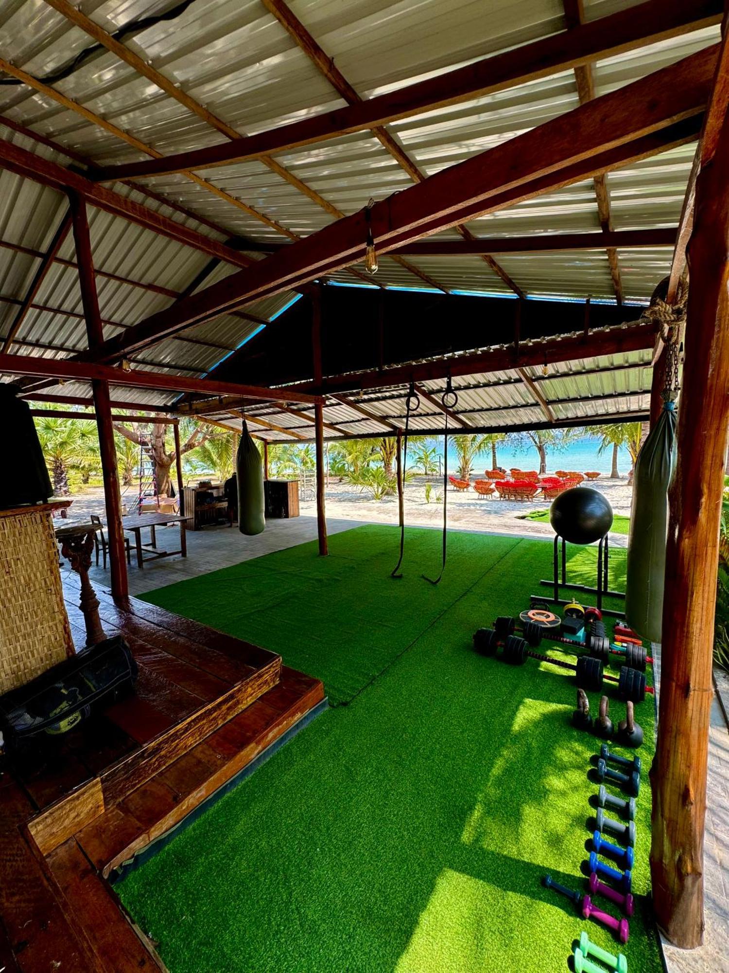 Rafikis Retreat Hostel Derm Tkov Village Bagian luar foto